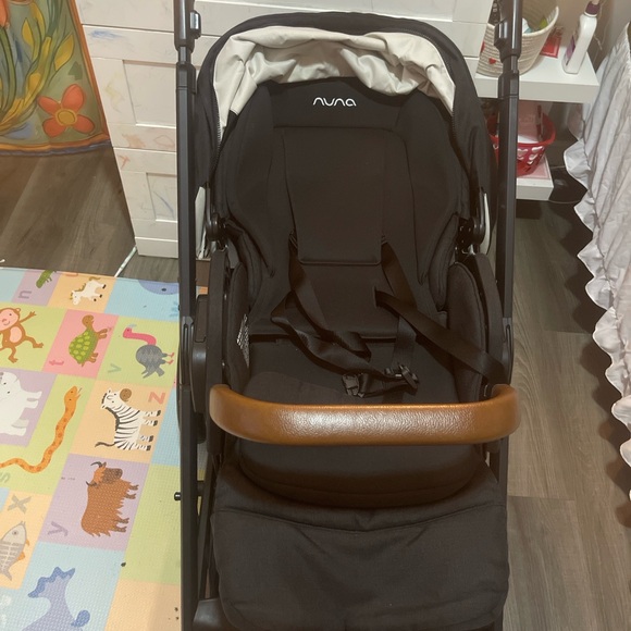 Black Stroller - Picture 2 of 11